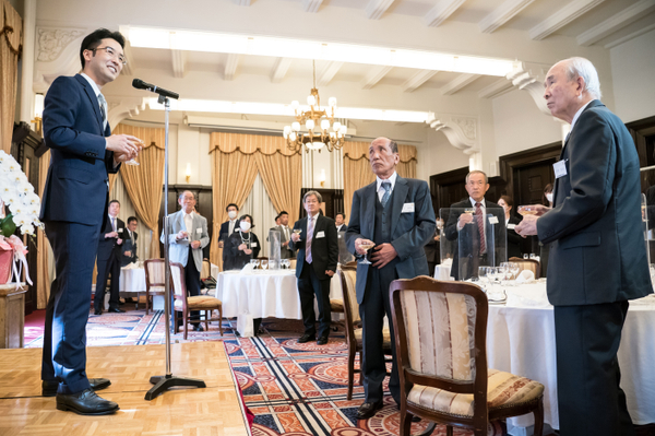 企業のイベントの乾杯挨拶の写真