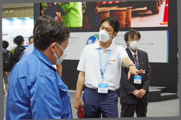 展示会のスタッフの写真