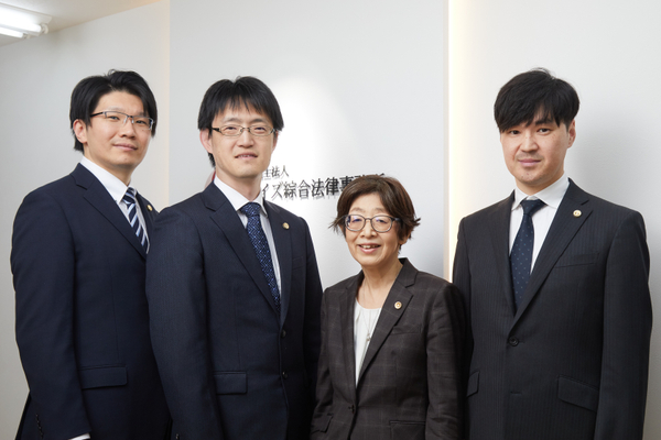 受付前での士業の撮影